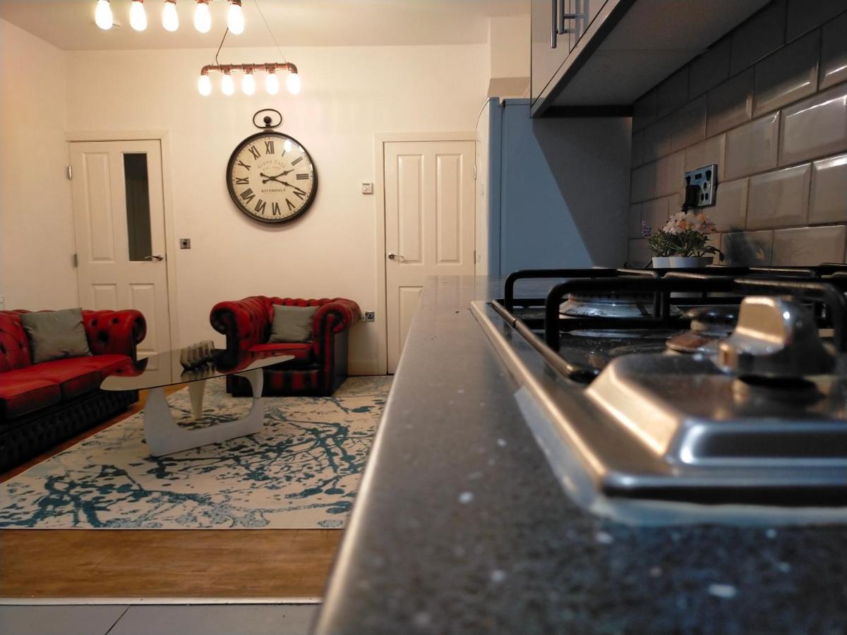 شيفيلد 4 Bed Entire House - Heart Of The City - Near Sufc المظهر الخارجي الصورة